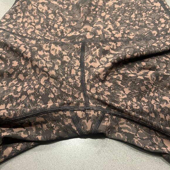 lululemon 25" Wild Thing Camo Brown Earth Multi Size 6 - Picture 6 of 8